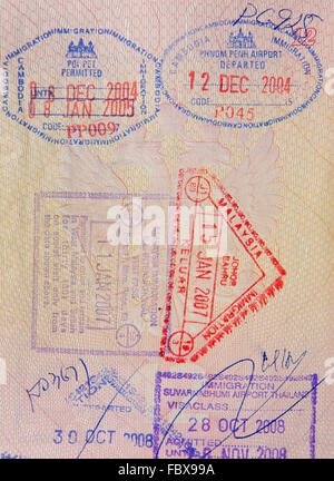 Passaporto con malesi e tailandesi francobolli cambogiano Foto Stock