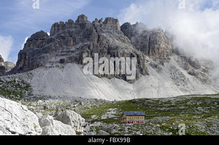 Con Lavaredoshelter Passportenkopf di montagna Foto Stock