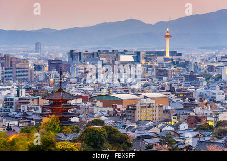 Kyoto, Giappone skyline al tramonto. Foto Stock