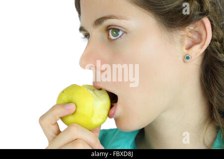 Ragazza tenendo un morso di un apple. Foto Stock