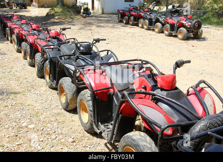 Quad Bike ATV in fila Foto Stock