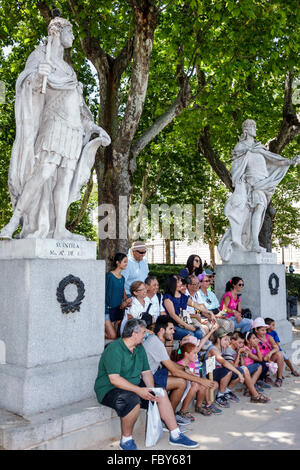 Madrid Spagna,Europa europea,Spagnolo,Centro,Plaza de Oriente,Palacio Real de Madrid,Palazzo reale,statua,Suinthila,Suintila,Leovigild,Leovigildo,Visigo Foto Stock