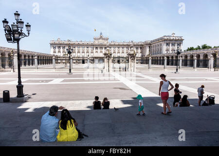 Madrid Spagna,Europa europea,Spagnolo,Centro,Plaza de la Armeria,Palacio Real de Madrid,Palazzo reale,Spain150707058 Foto Stock