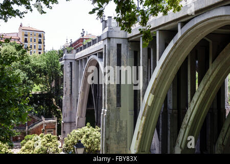 Madrid Spagna,Europa europea,Spagnolo,Centro,la Latina,Segovia Viaduct,ponte,arco,Spain150707061 Foto Stock