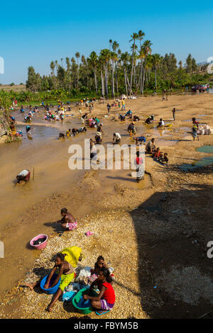 Oro a Ilakaka, rubino e zaffiro città, la strada nazionale 7,Madagascar Foto Stock