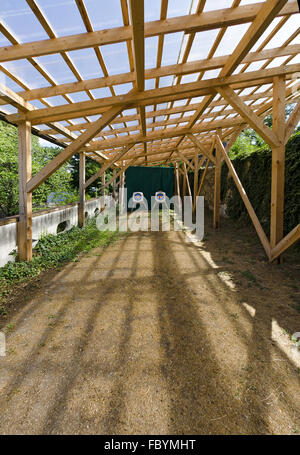 Campo di tiro con l'arco con due bersagli rotondi Foto Stock