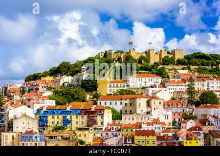 Lisbona, Portogallo skyline al castello Sao Jorge. Foto Stock