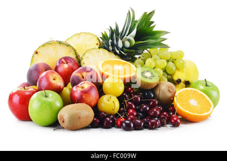 Composizione con varietà di frutta fresca. Dieta bilanciata. Foto Stock