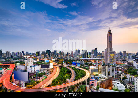 Bangkok, Thailandia skyline della città e alle autostrade. Foto Stock