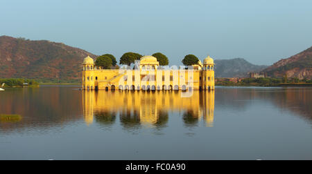 Jal Mahal Palace sul lago a Jaipur Foto Stock