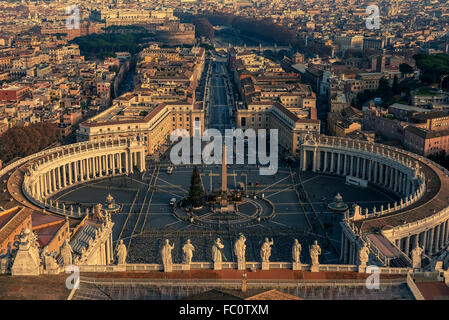 Vista aerea della Città del Vaticano e a Roma, Italia Foto Stock