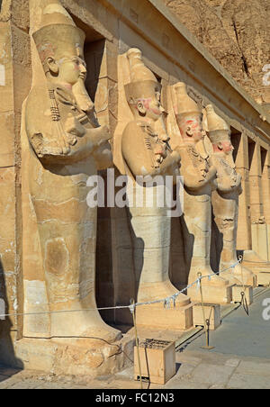 Tempio di Hatshepsut nei pressi di Luxor in Egitto Foto Stock