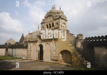 Cancello di ingresso di un Chhatri dei Maharaja Parikshat. Datia. Il Madhya Pradesh. India Foto Stock