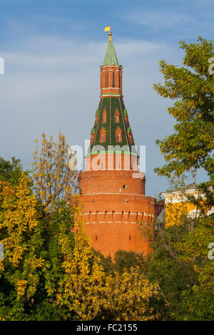 Angolo Torre Arsenalnaya nel Cremlino di Mosca, Russia Foto Stock