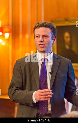 Londra, 14 marzo 2012: Peter Hyman, capo maestro della scuola21 scuola libera a Newham, consegnando la conferenza annuale della NAT Foto Stock