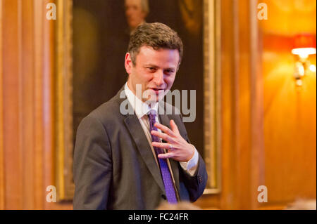 Peter Hyman, capo maestro della scuola21 scuola libera a Newham, consegnando il National Education Trust 2012 Conferenza annuale. Foto Stock