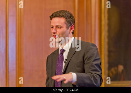 Peter Hyman, capo maestro della scuola21 scuola libera a Newham, consegnando il National Education Trust 2012 Conferenza annuale. Foto Stock