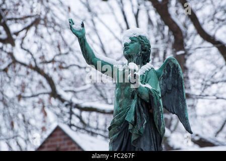 Il cimitero di Dorotheenstadt Berlino,Angel grave Daniel Rauch, Germania Foto Stock