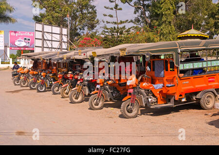 Trasporto locale in Nyaung Schwe, Lago Inle, Myanmar Foto Stock