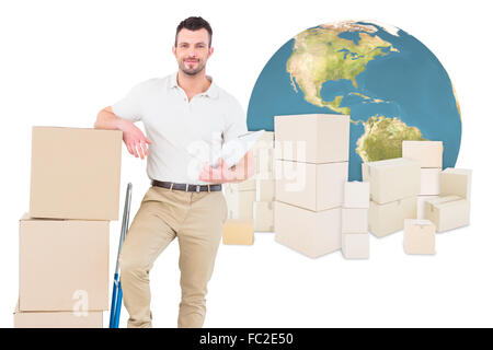 Immagine composita di fiduciosa consegna uomo con scatole di cartone Foto Stock