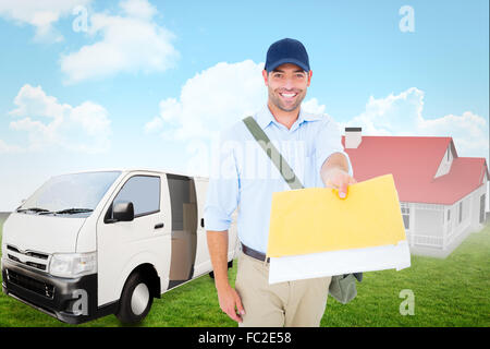 Immagine composita di felice portalettere consegna lettera su sfondo bianco Foto Stock