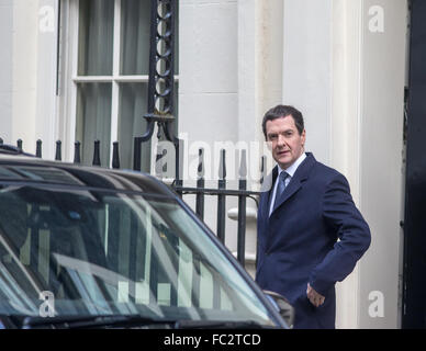 Il cancelliere dello scacchiere,George Osbourne,lascia il numero 11 di Downing Street Foto Stock