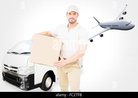 Immagine composita di consegna uomo che porta una scatola di cartone Foto Stock