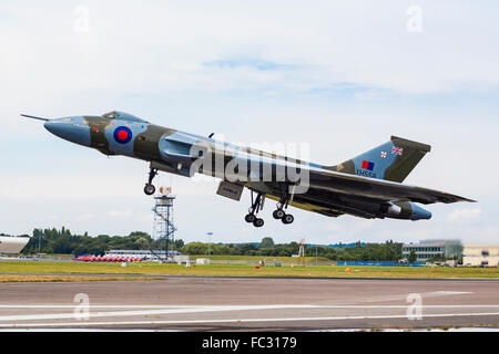 Avro Vulcan (HAWKER SIDDELEY Vulcan), Farnborough International Airshow di Farnborough, Aeroporto, Rushmoor, Hampshire, Inghilterra Foto Stock