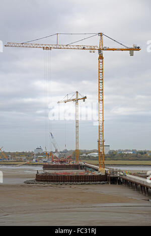 La costruzione del nuovo gateway Mersey ponte sul fiume Mersey visto da sud Foto Stock