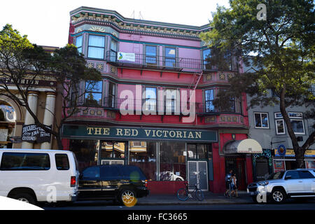 Il Red Cafè vittoriano in Haight Ashbury del distretto di San Francisco, California, Stati Uniti d'America Foto Stock