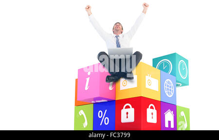Immagine composita di imprenditore utilizzando laptop e il tifo Foto Stock