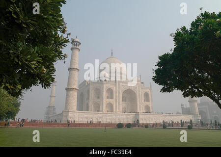 Taj Mahal di Agra, Uttar Pradesh, India dal punto di vista diverso. Foto Stock