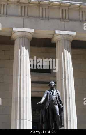 George Washington statua dalla Federal Hall Foto Stock