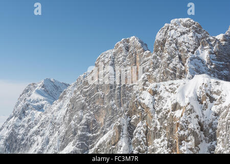 Montagne innevate del massiccio Dachstein Foto Stock