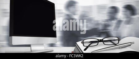 Immagine composita del business team festeggia con champagne e tostatura Foto Stock