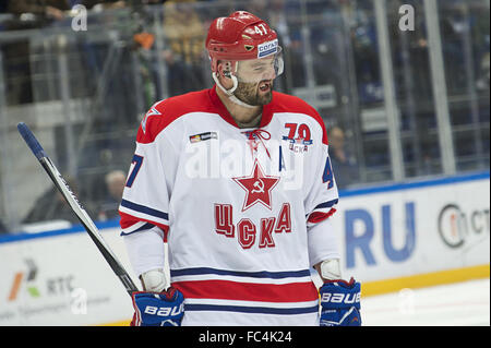 Mosca, Russia. Xx gen, 2016. ALEXANDER RADULOV (47) del CSKA Mosca reagisce contro la dinamo Mosca all'arena VTB di Mosca. Il CSKA ha vinto 3:2. © Anna Sergeeva/ZUMA filo/Alamy Live News Foto Stock