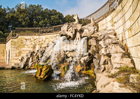 Fontana dei delfini - La Fontana dei delfini, nel Palazzo Reale di Caserta, Italia. UNESCO Patrimonio dell'Umanità. Foto Stock