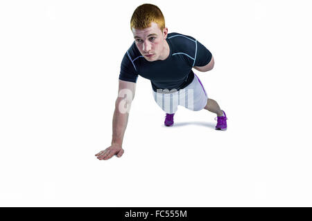 Muscolare di giocatore di rugby facendo una mano spingere ups Foto Stock
