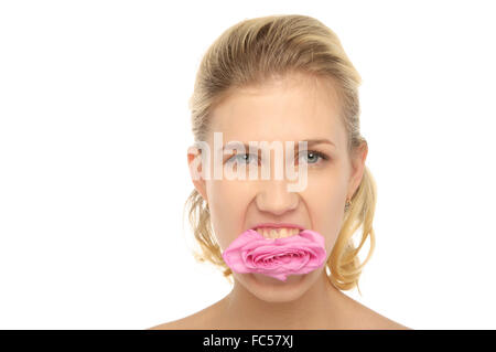 Il male della donna con fiore nella sua bocca Foto Stock