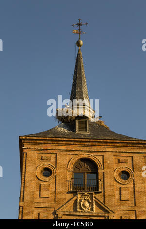 Nido di cicogna in Alcala de Henares Foto Stock