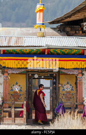 Monaco a Tamshing tempio buddista, Jakar, Bumthang, Bhutan Centrale, Asia Foto Stock