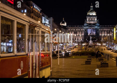 Tram-Caf├⌐ sulla Piazza Venceslao a Praga Foto Stock