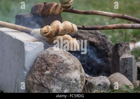 Magazzino Il pane viene cotto a fuoco Foto Stock