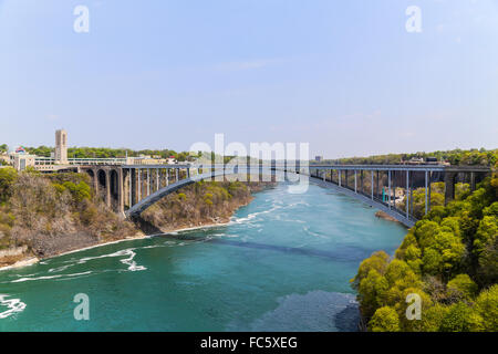 Cascate del Niagara Rainbow Bridge Foto Stock