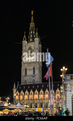 Mercatino di natale e san Bravo's Cathedral, Gand, Belgio Foto Stock