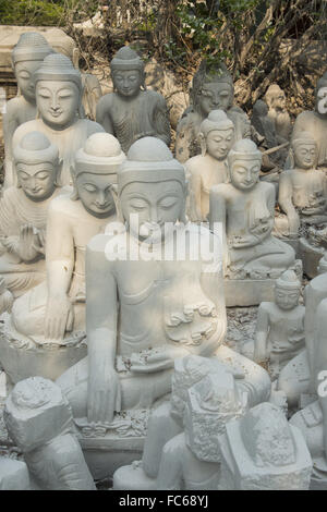 ASIA MYANMAR MANDALAY MARMO FABBRICA DI BUDDHA Foto Stock