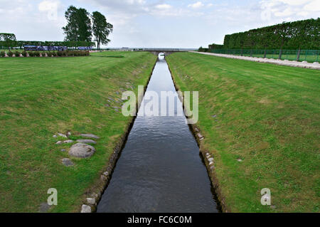 Canale di Peterhof Palace Foto Stock