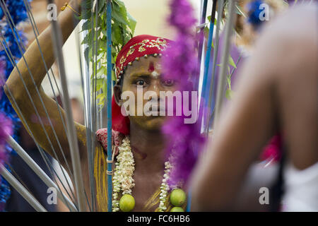 ASIA MYANMAR YANGON fuoco cammina FESTIVAL Foto Stock