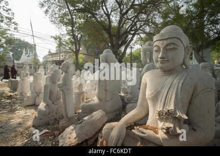 ASIA MYANMAR MANDALAY MARMO FABBRICA DI BUDDHA Foto Stock