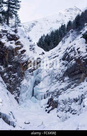 Falls Creek in inverno, Wallowa Mountains, Oregon. Foto Stock